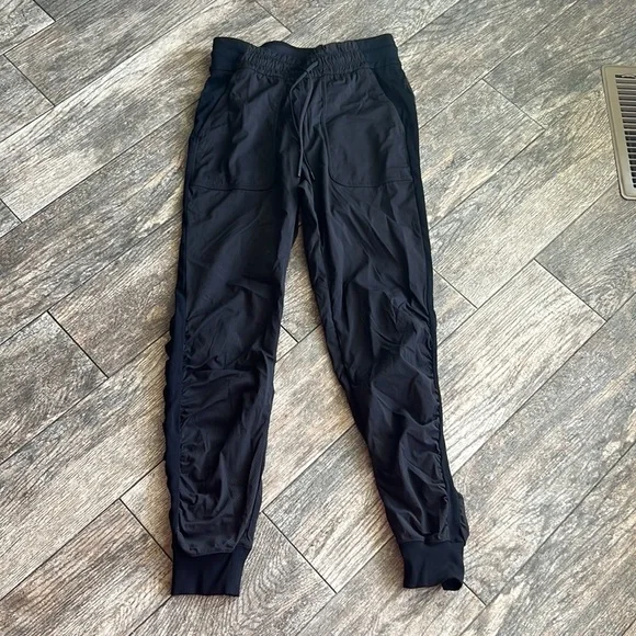 Lululemon dance studio joggers ~ EUC - Picture 2 of 12